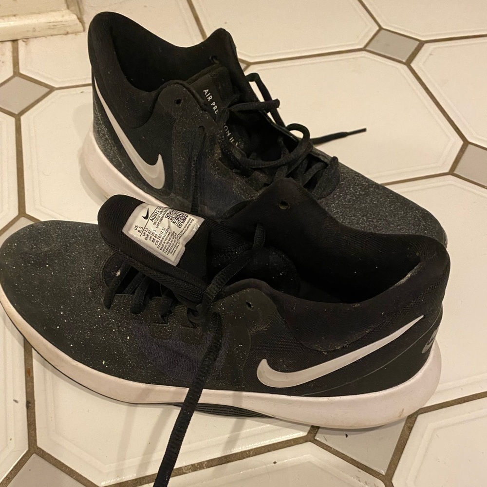 Men’s Nike basketball sneakers